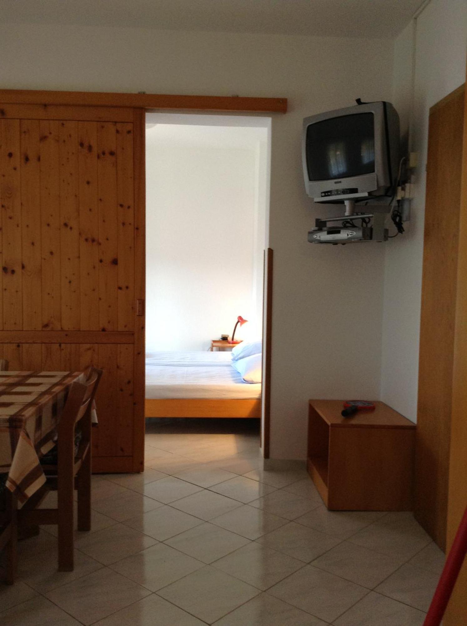 Apartmán The Blue House Vinkuran Pokoj fotografie